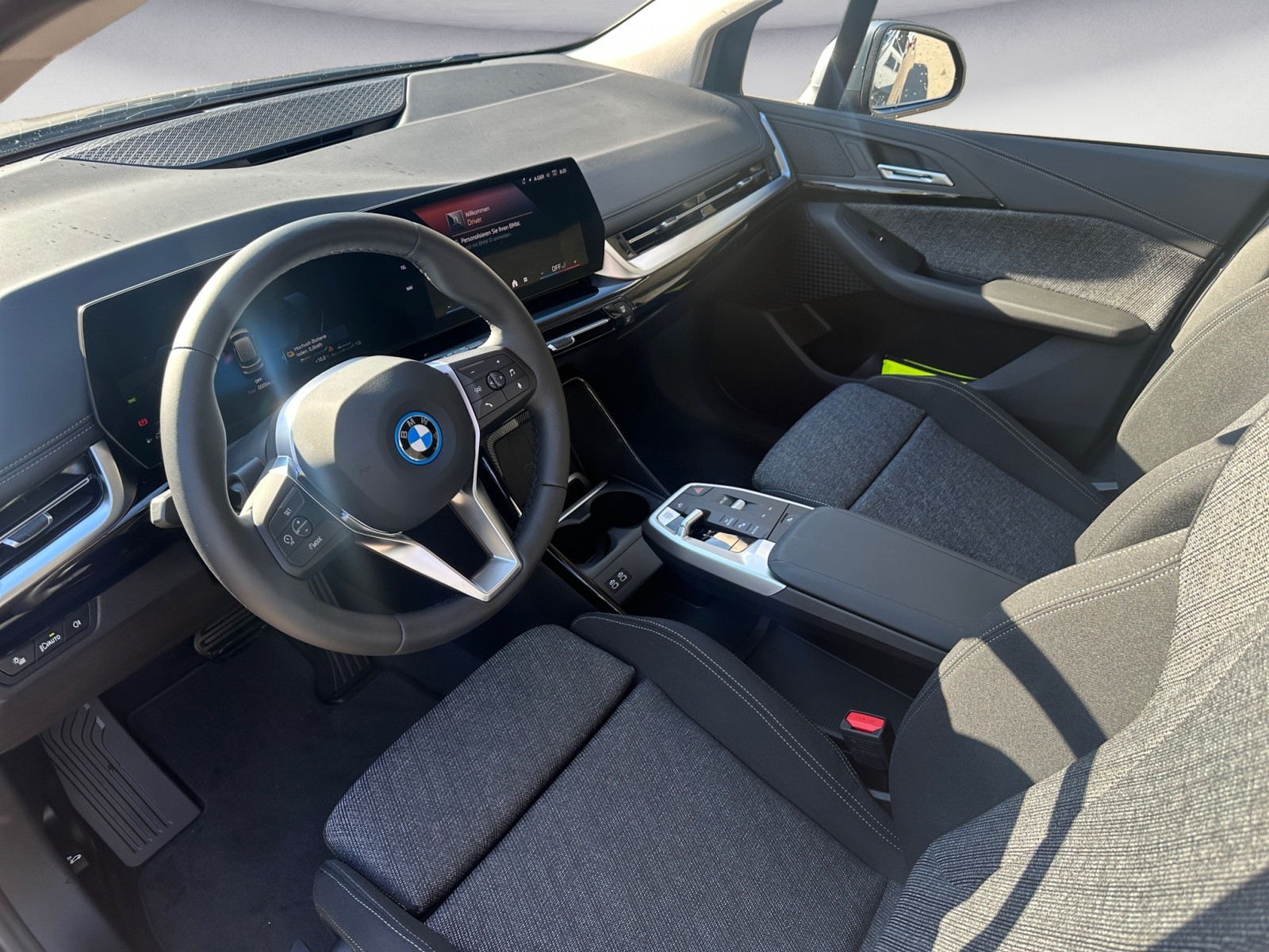 BMW - 230e xDrive Active Tourer