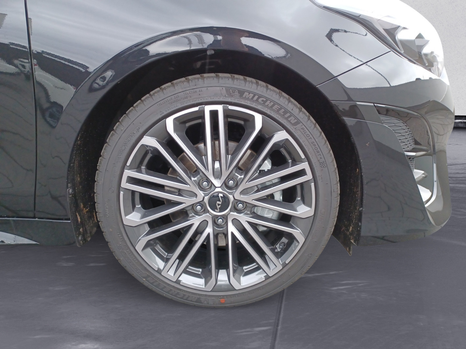 Kia - ProCeed 1.5 T-GDI DCT GT-line