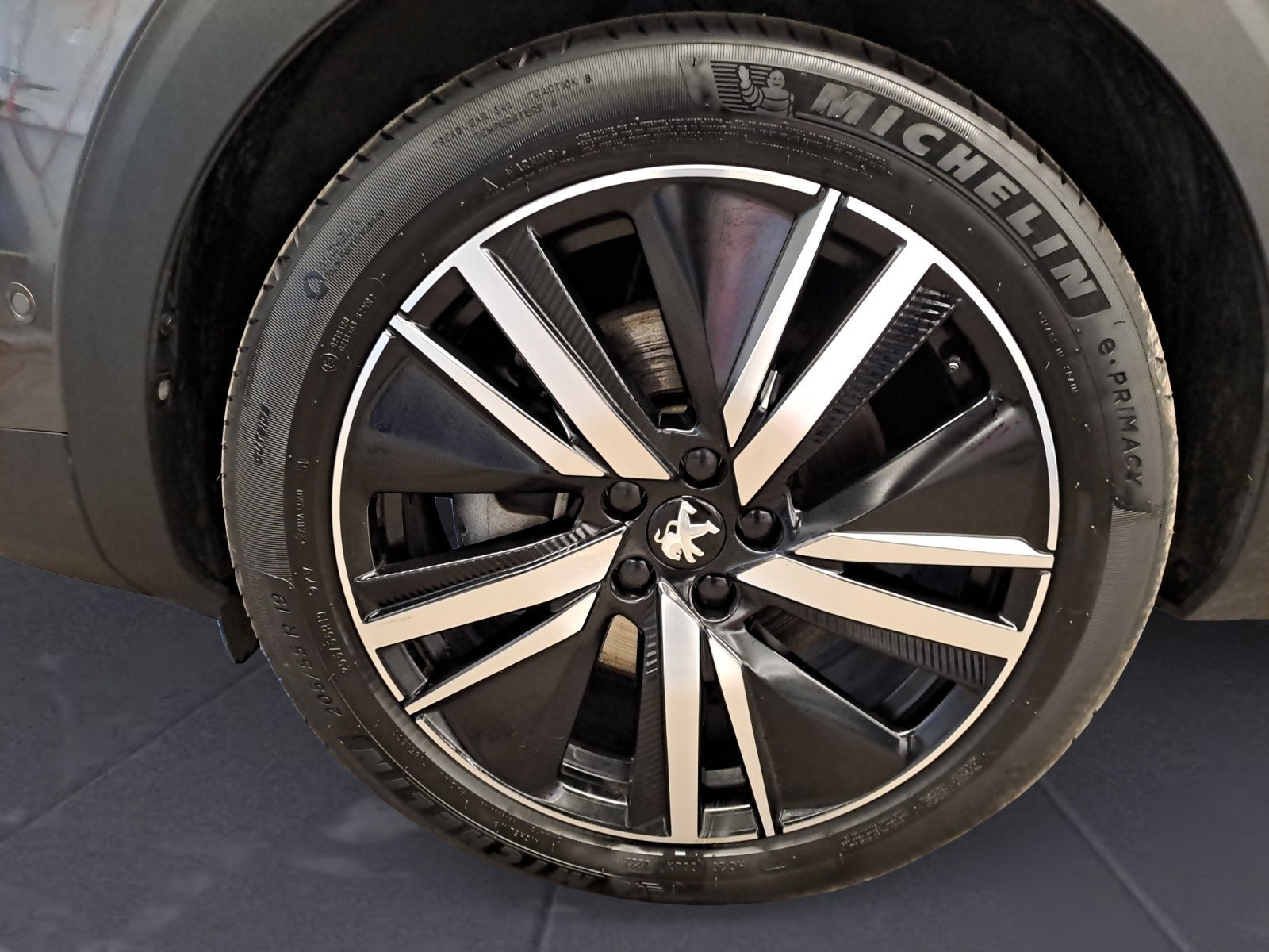 Peugeot - 3008 HYBRID 225 e-EAT8 GT Pack