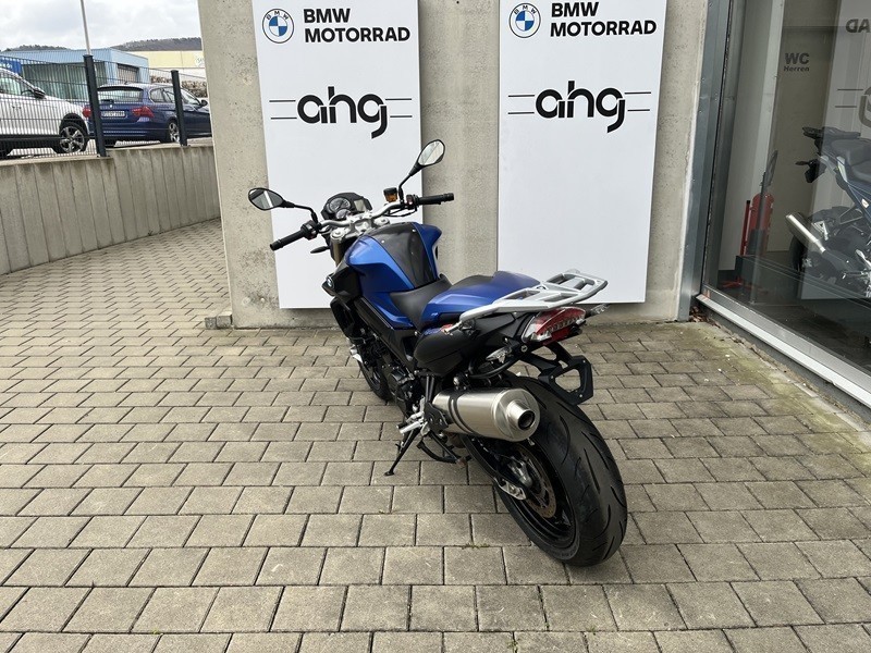 BMW Motorrad - F 800 R mit tiefer Sitzbank