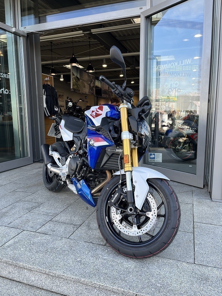 BMW Motorrad - F 900 R mit Werksgarantie bis 2027