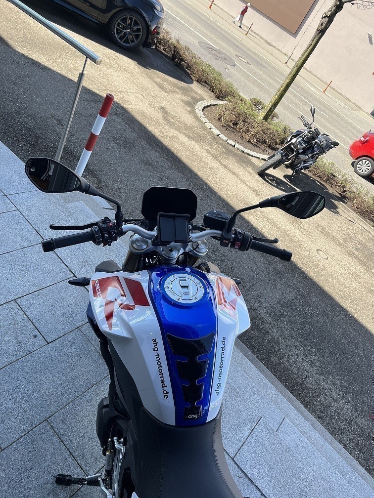 BMW Motorrad - F 900 R mit Werksgarantie bis 2027