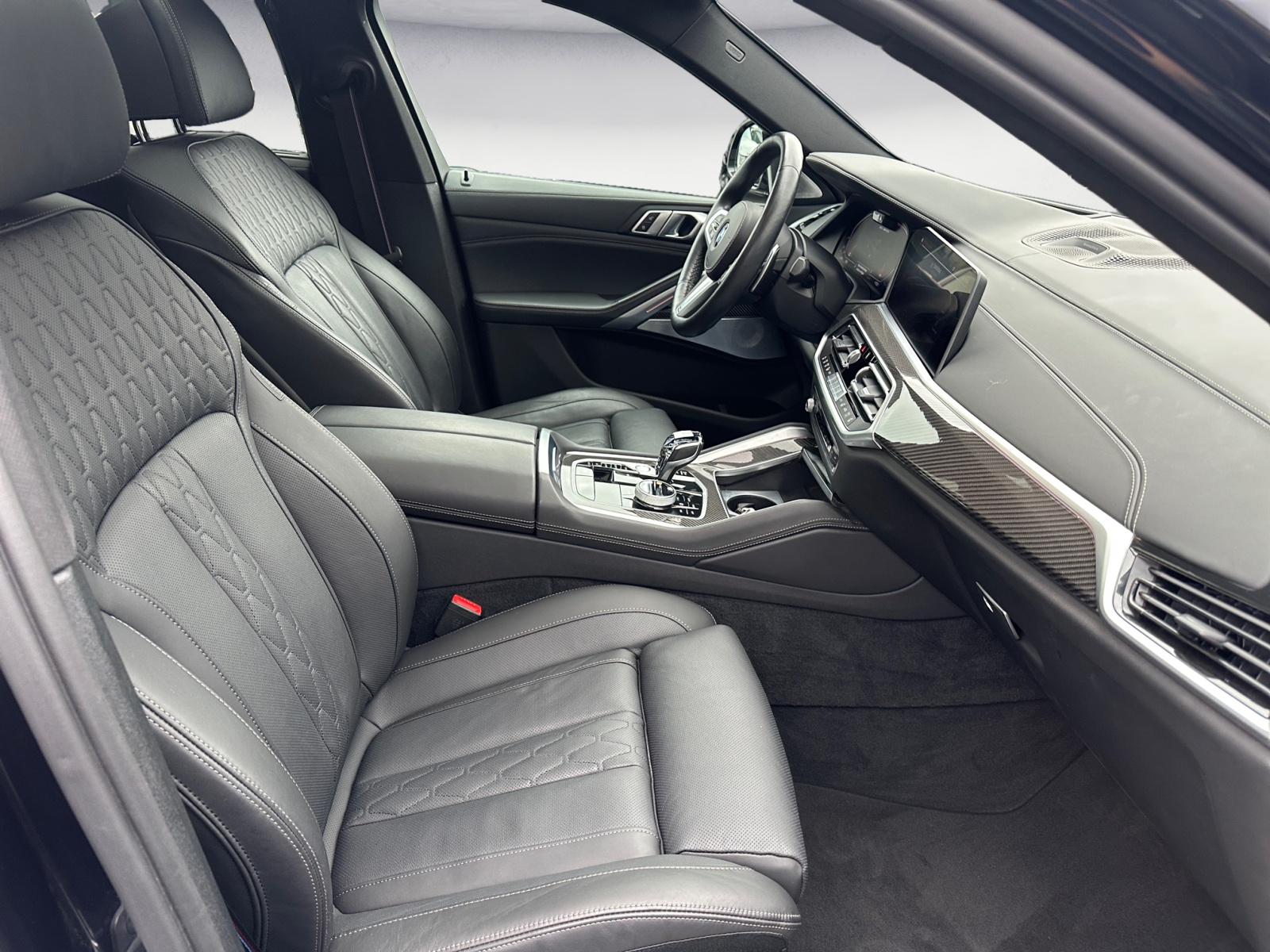 BMW - X6 M50i