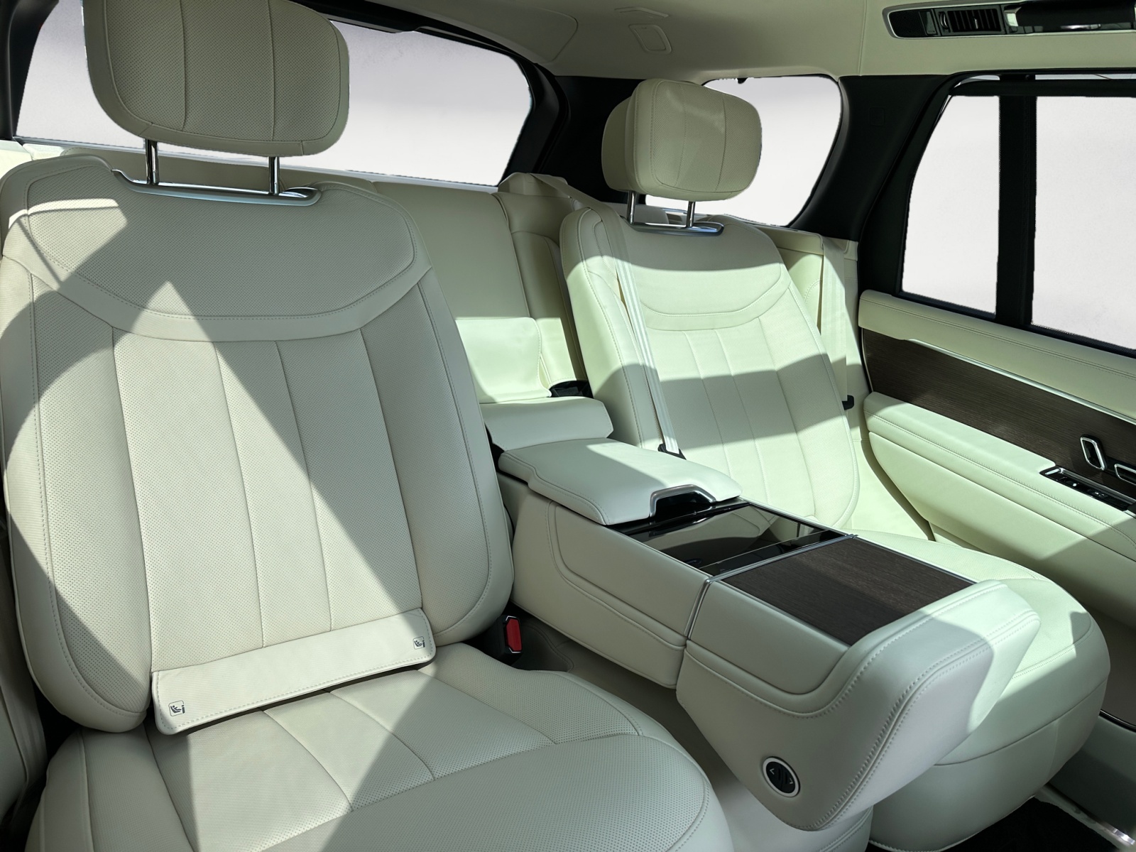 Land Rover - Range Rover LWB P460e AUTOBIOGRAPHY