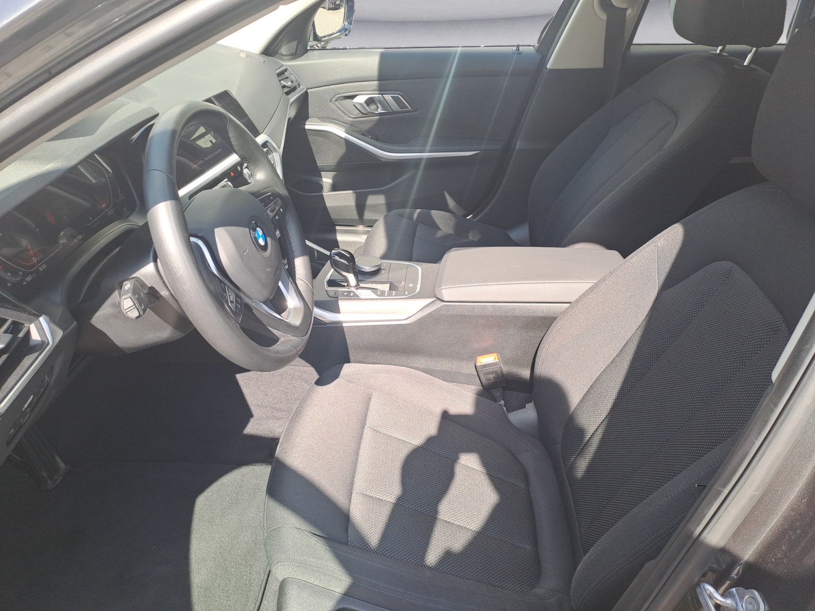 BMW - 330iA Touring Advantage