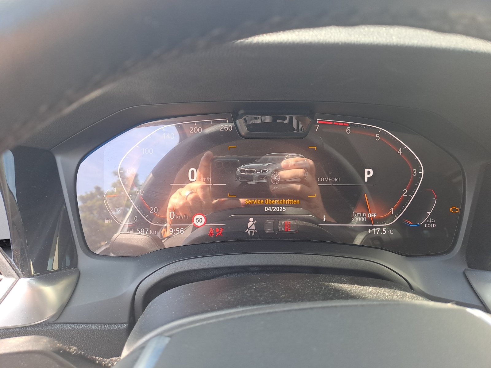 BMW - 330iA Touring Advantage