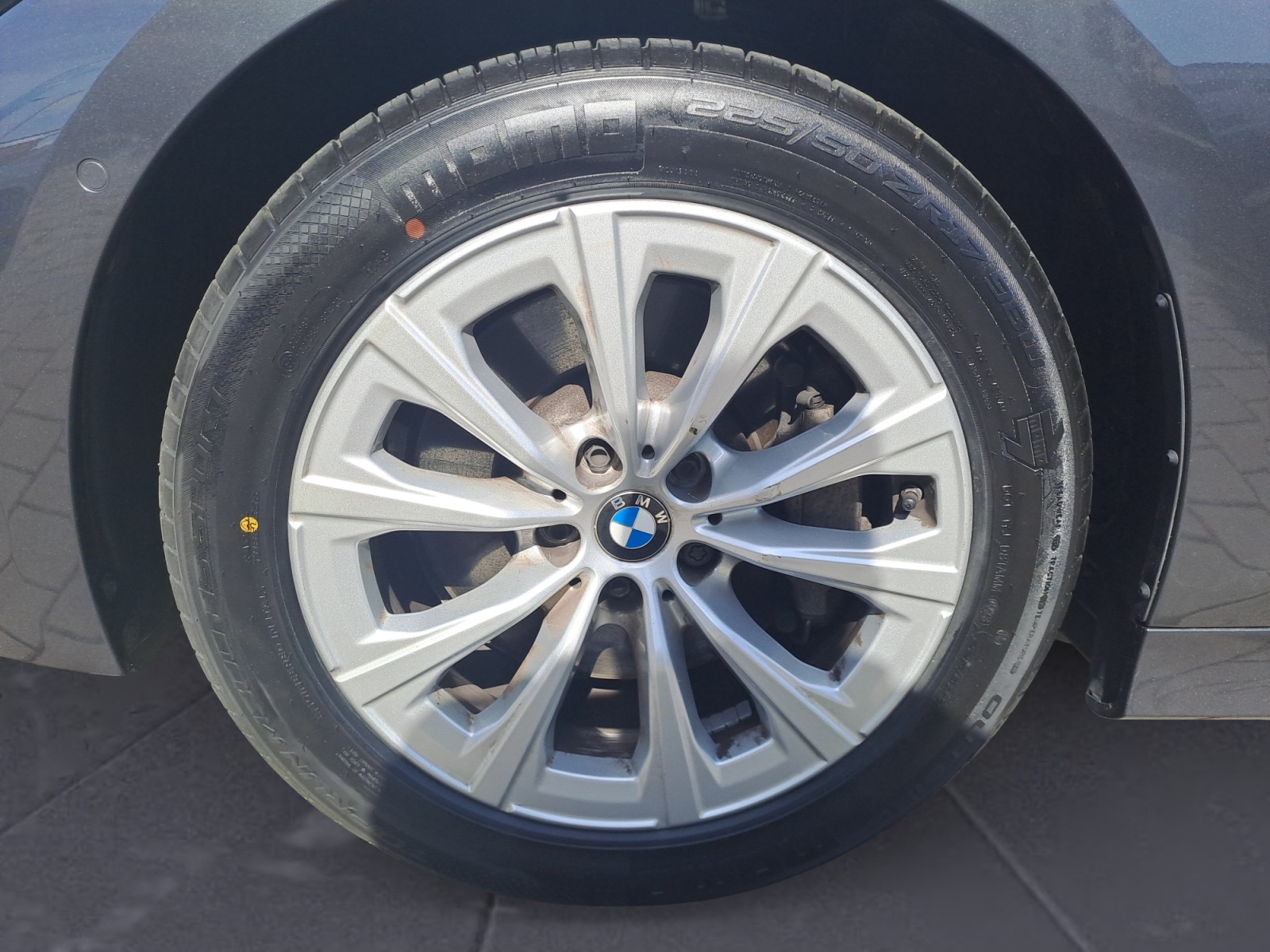 BMW - 330iA Touring Advantage