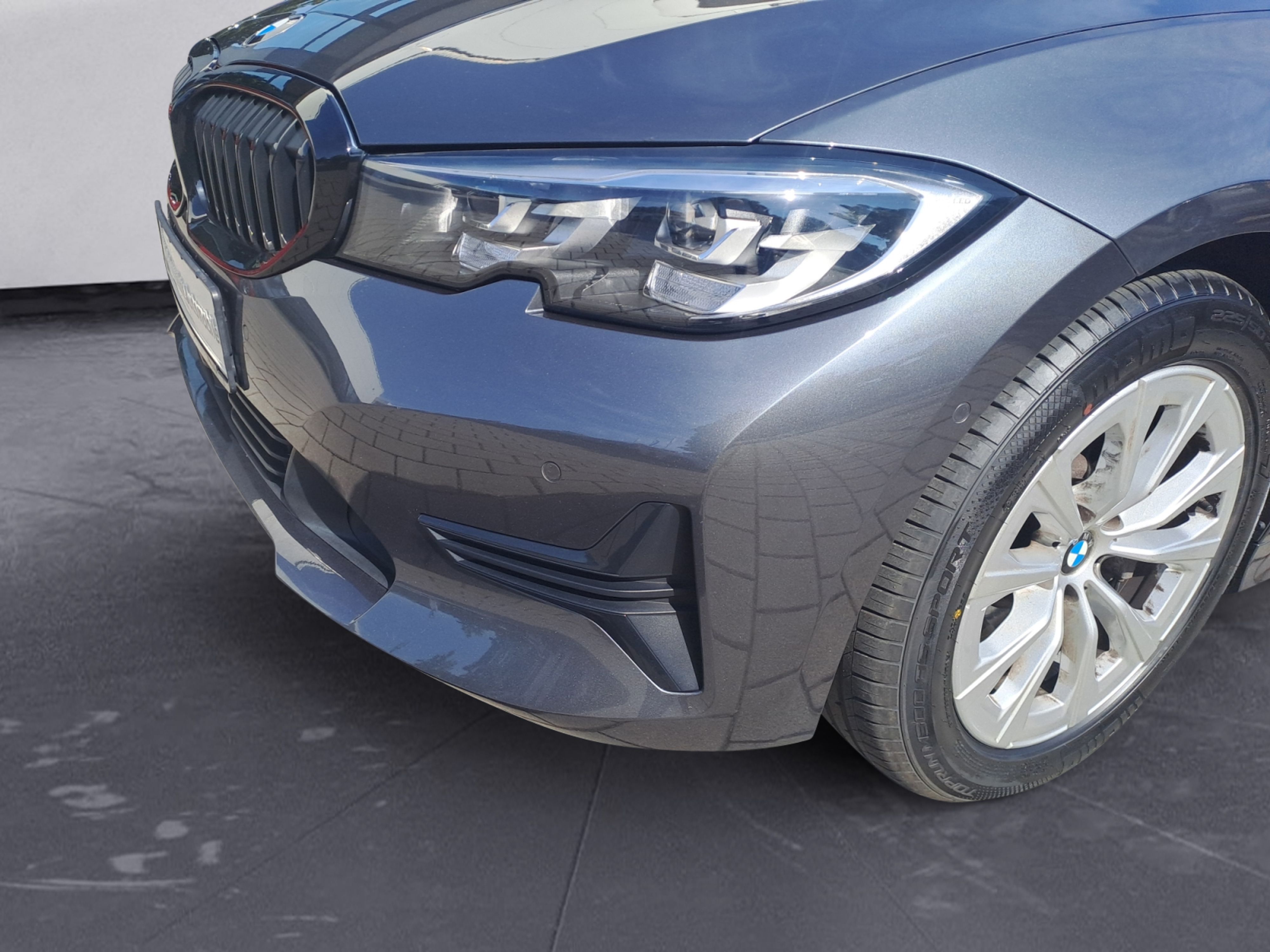 BMW - 330iA Touring Advantage