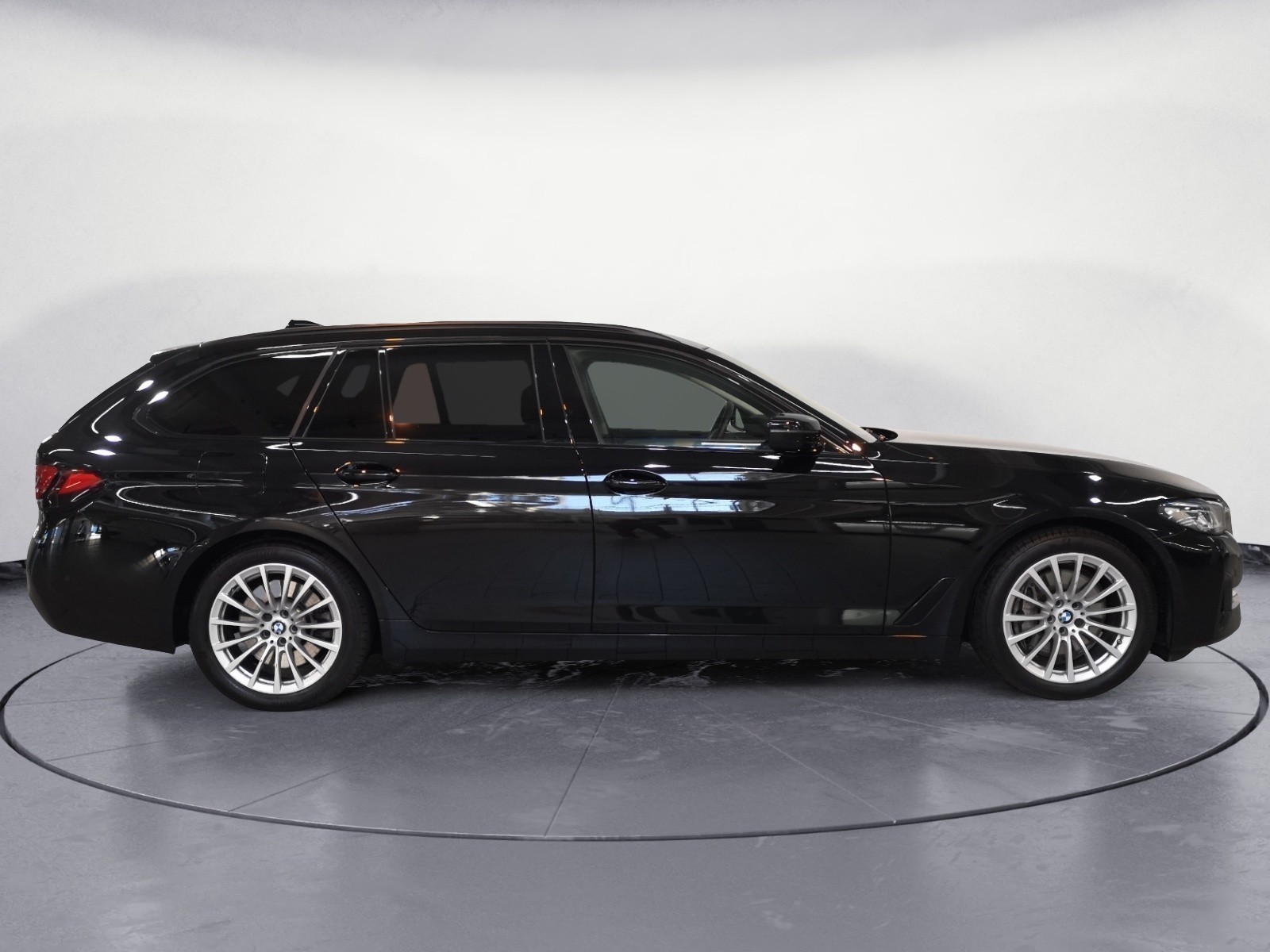 BMW - 540i xDrive Touring