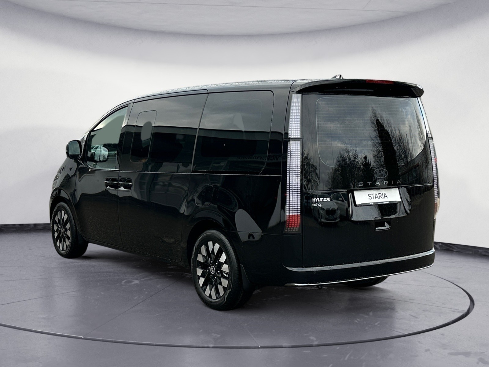 Hyundai - STARIA 7-Sitzer HEV Signature