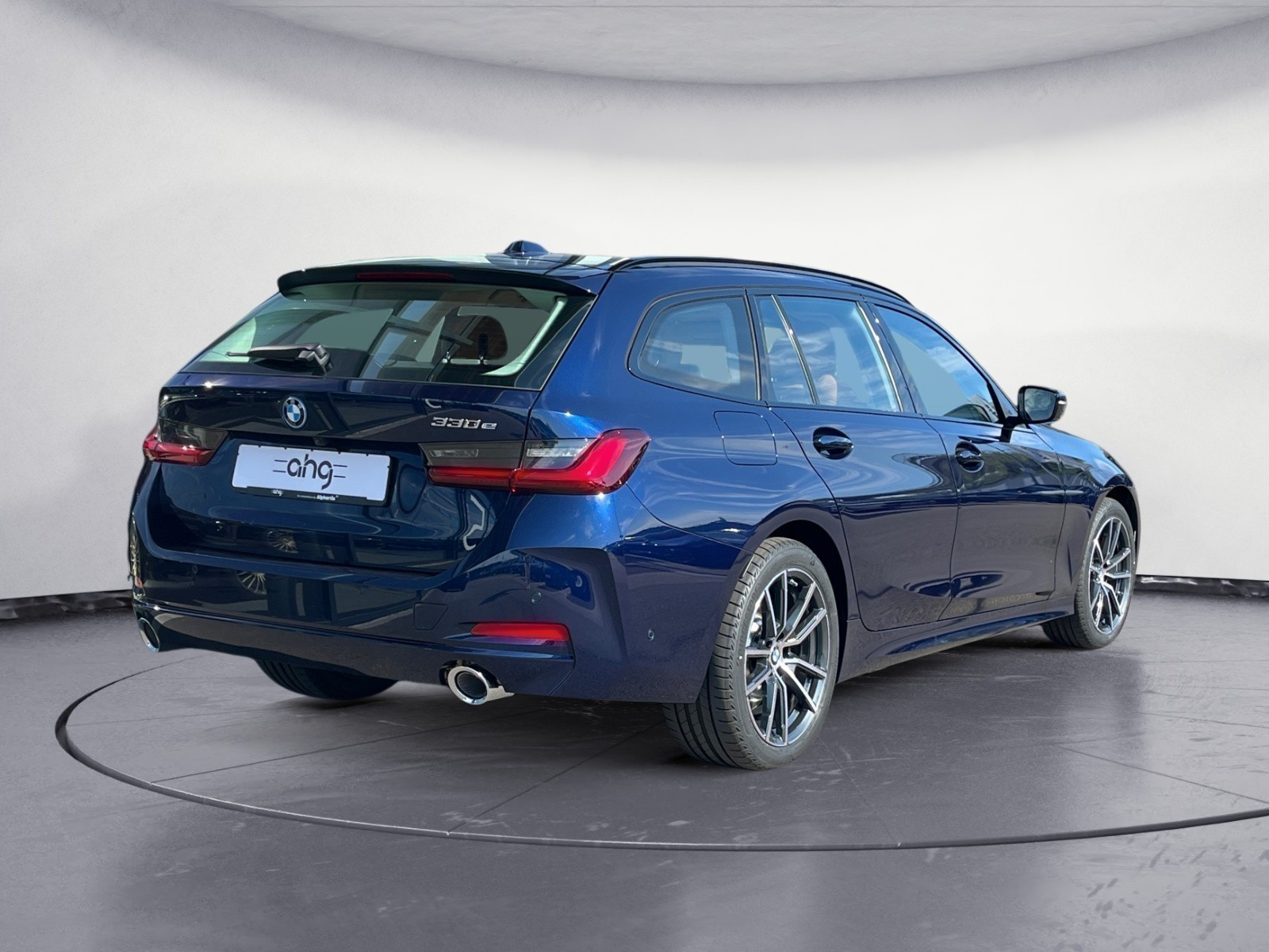 BMW - 330e Touring Automatic