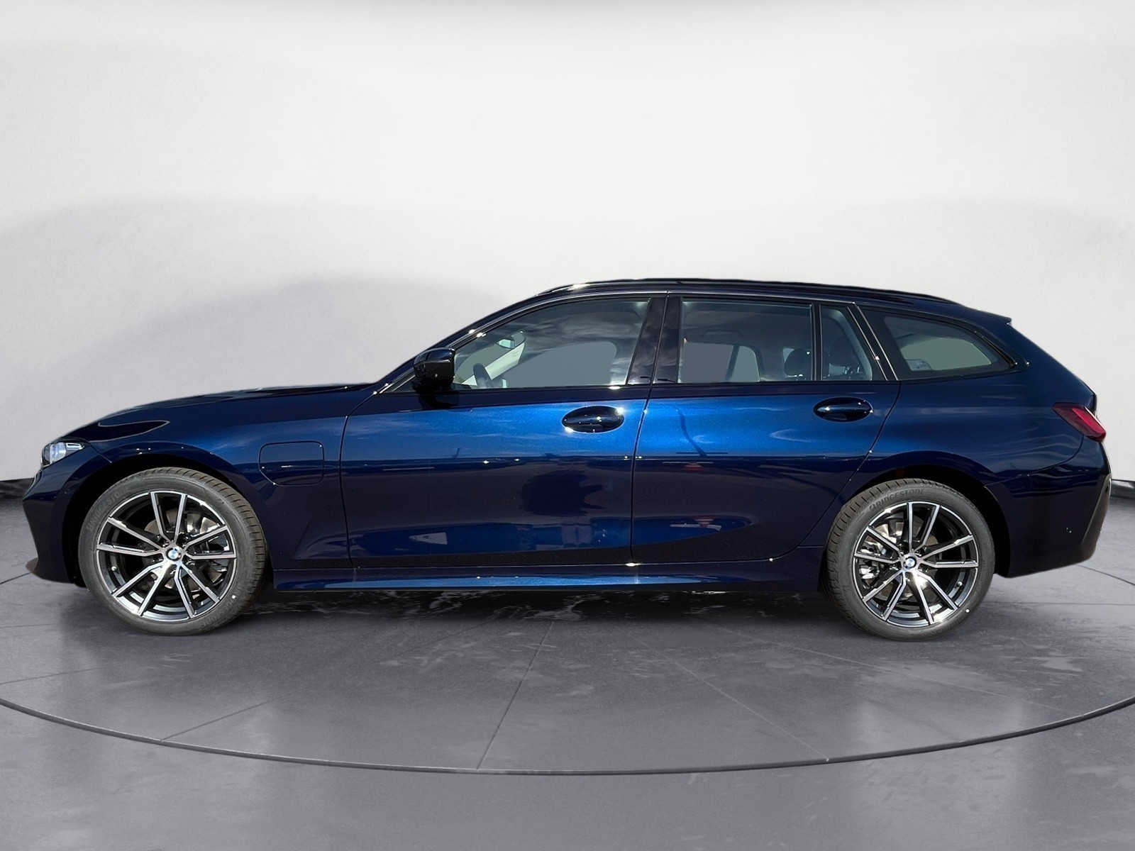 BMW - 330e Touring Automatic