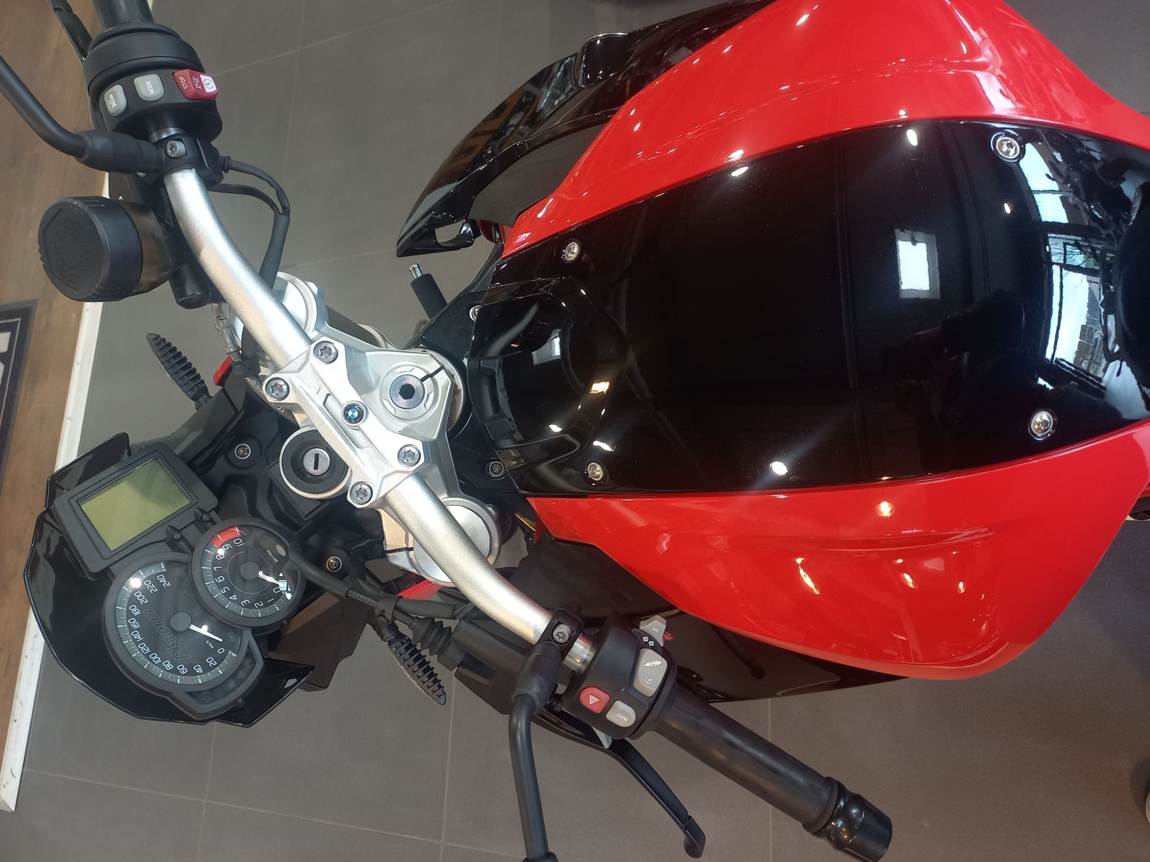 BMW Motorrad - F 800 R mit 1 Jahr Gewährleistung