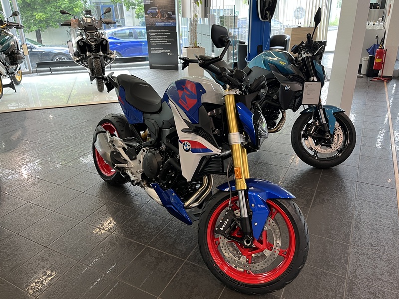BMW Motorrad - F 900 R sofort verfügbar mit Vollausstattung