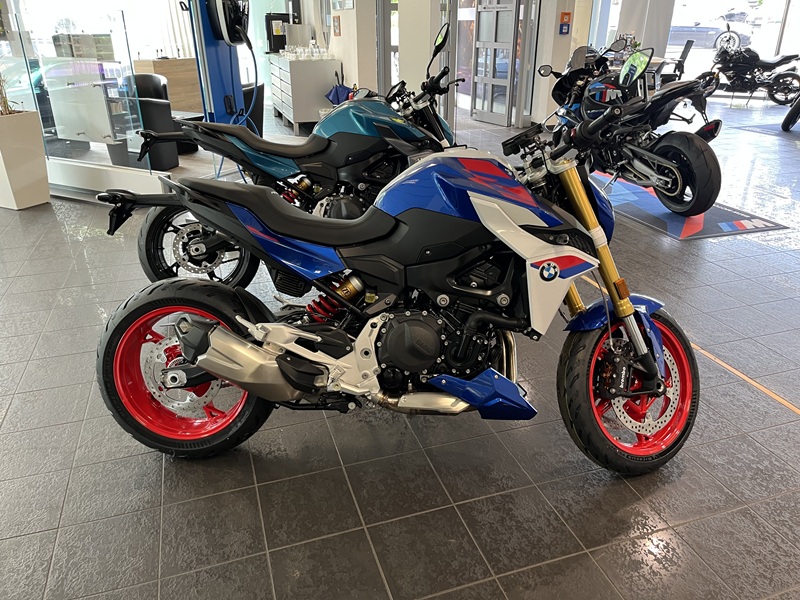 BMW Motorrad - F 900 R sofort verfügbar mit Vollausstattung