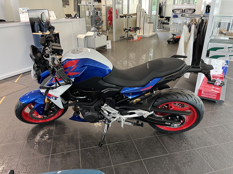 BMW Motorrad - F 900 R sofort verfügbar mit Vollausstattung