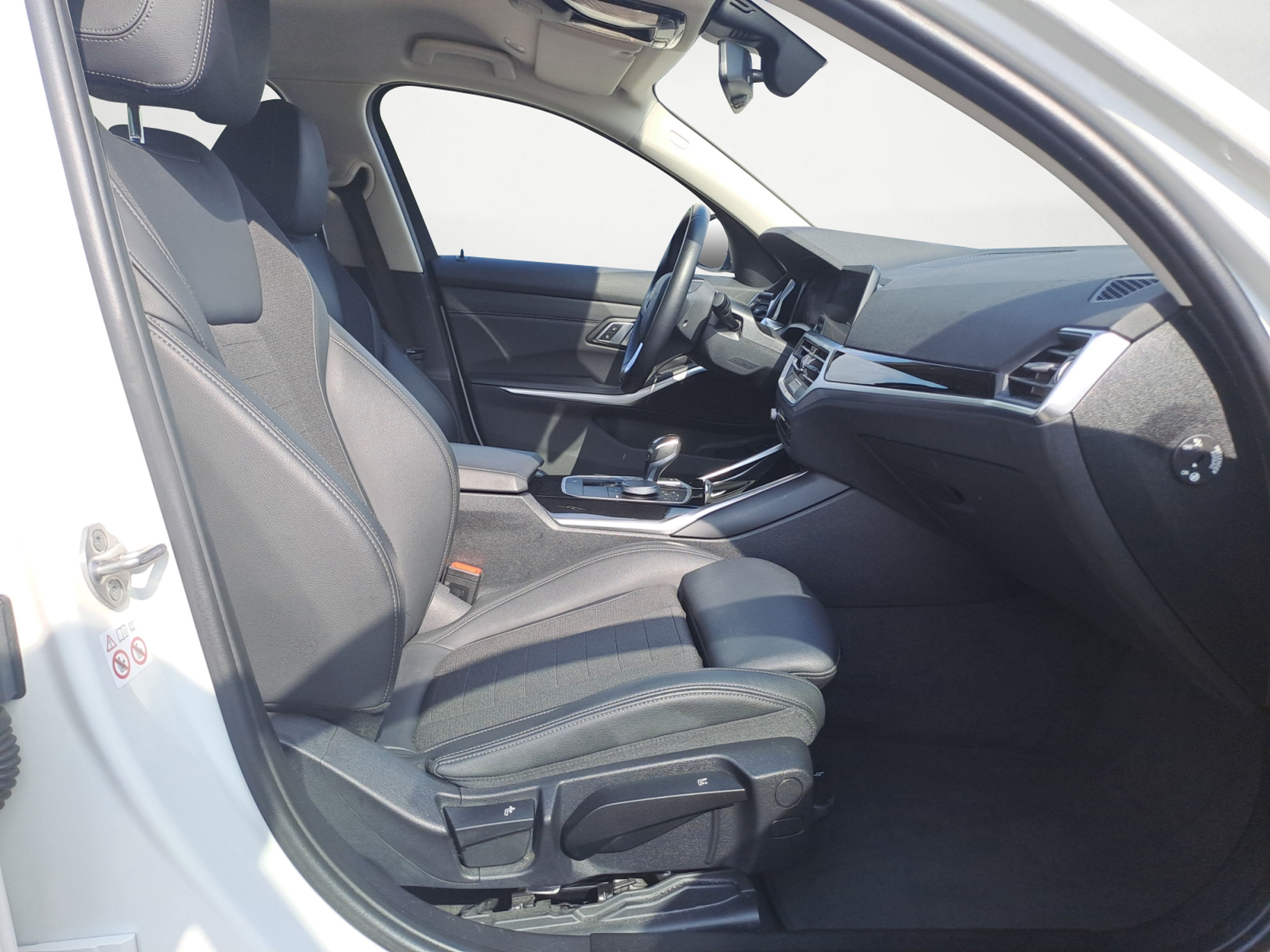 BMW - 320d xDrive Touring Advantage Automatic