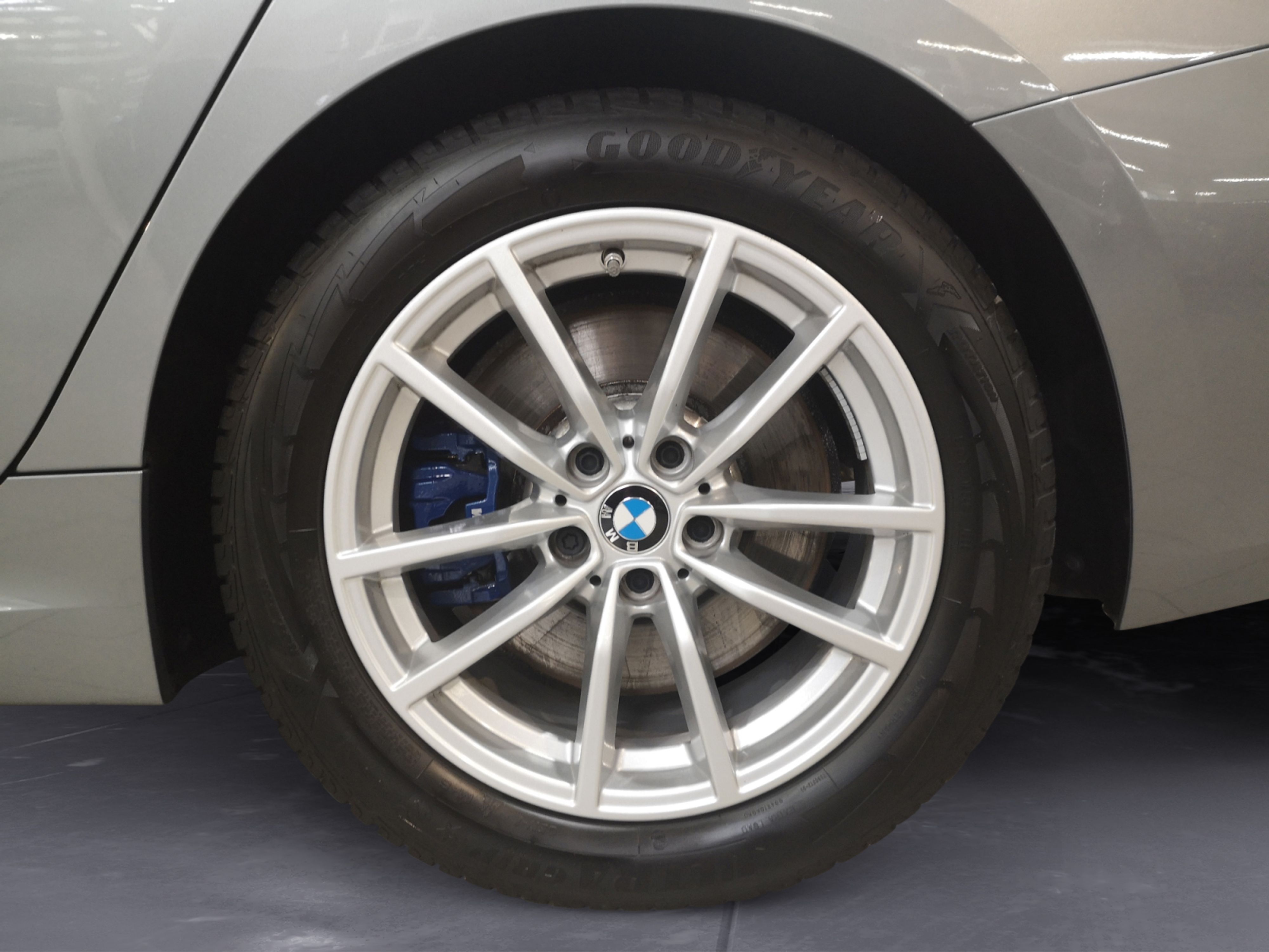 BMW - 330i Touring Automatic