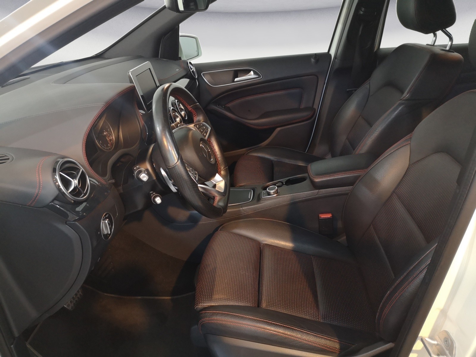 Mercedes-Benz - B 220