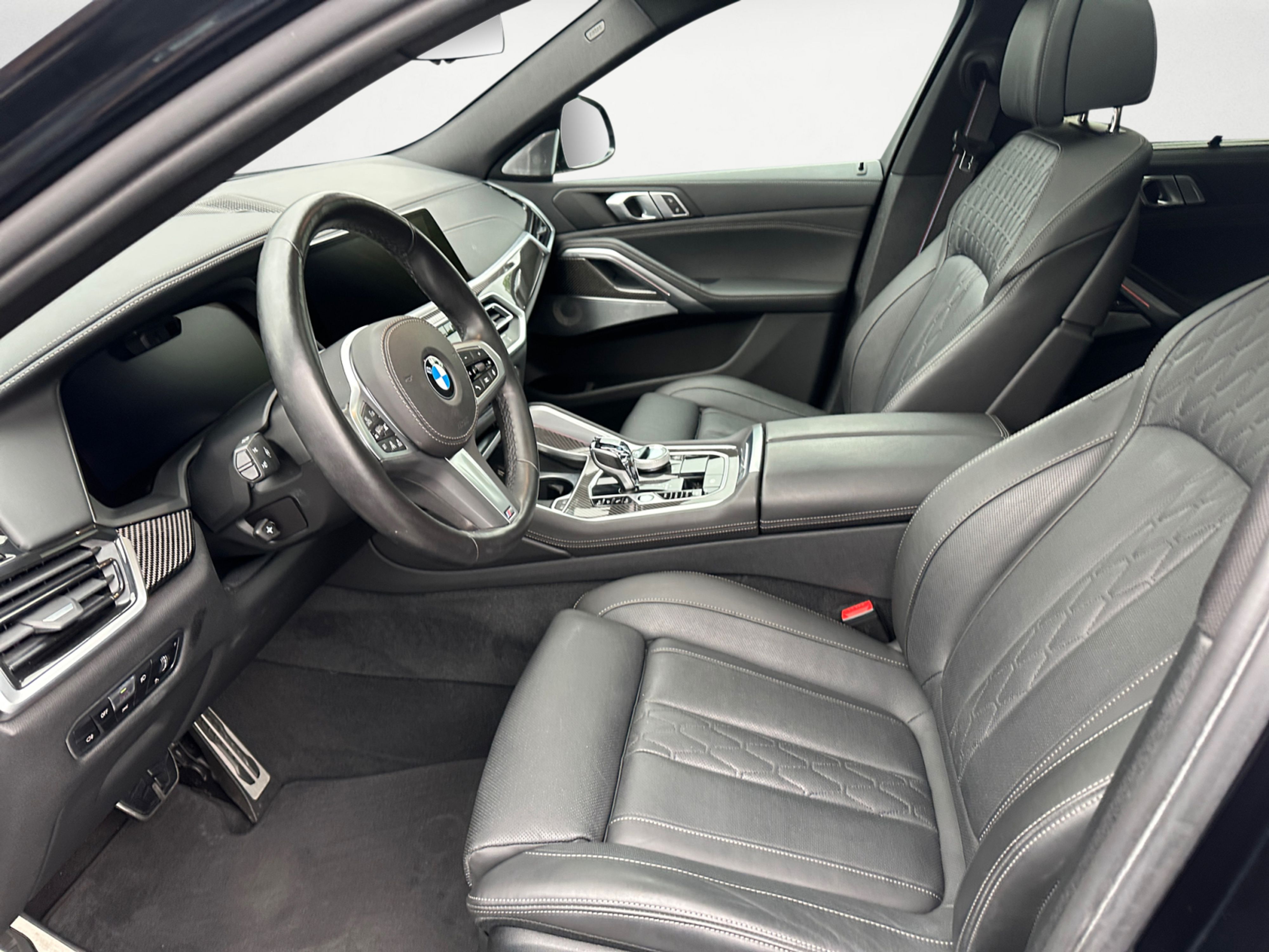 BMW - X6 M50i