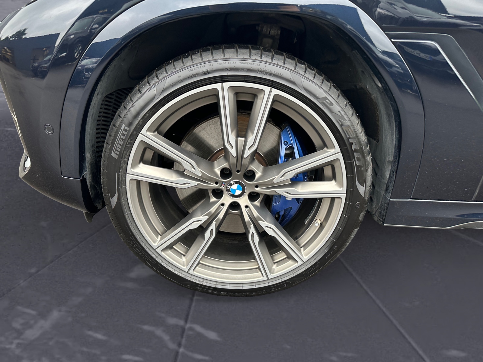 BMW - X6 M50i