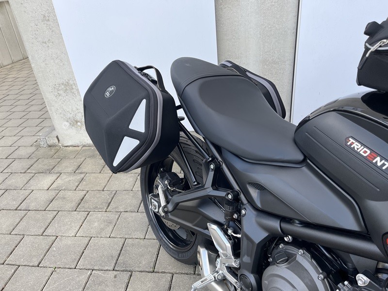 Triumph - Trident inkl. Koffer und Tankrucksack