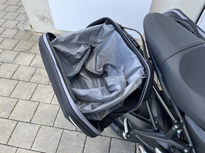 Triumph - Trident inkl. Koffer und Tankrucksack