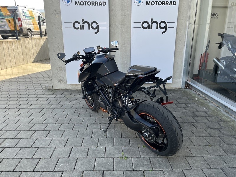 KTM - 1290 Super Duke R