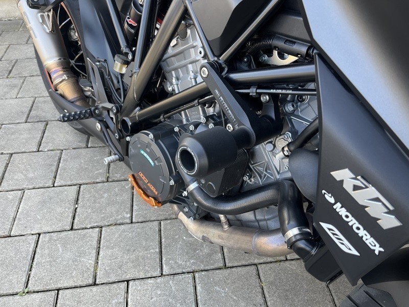 KTM - 1290 Super Duke R
