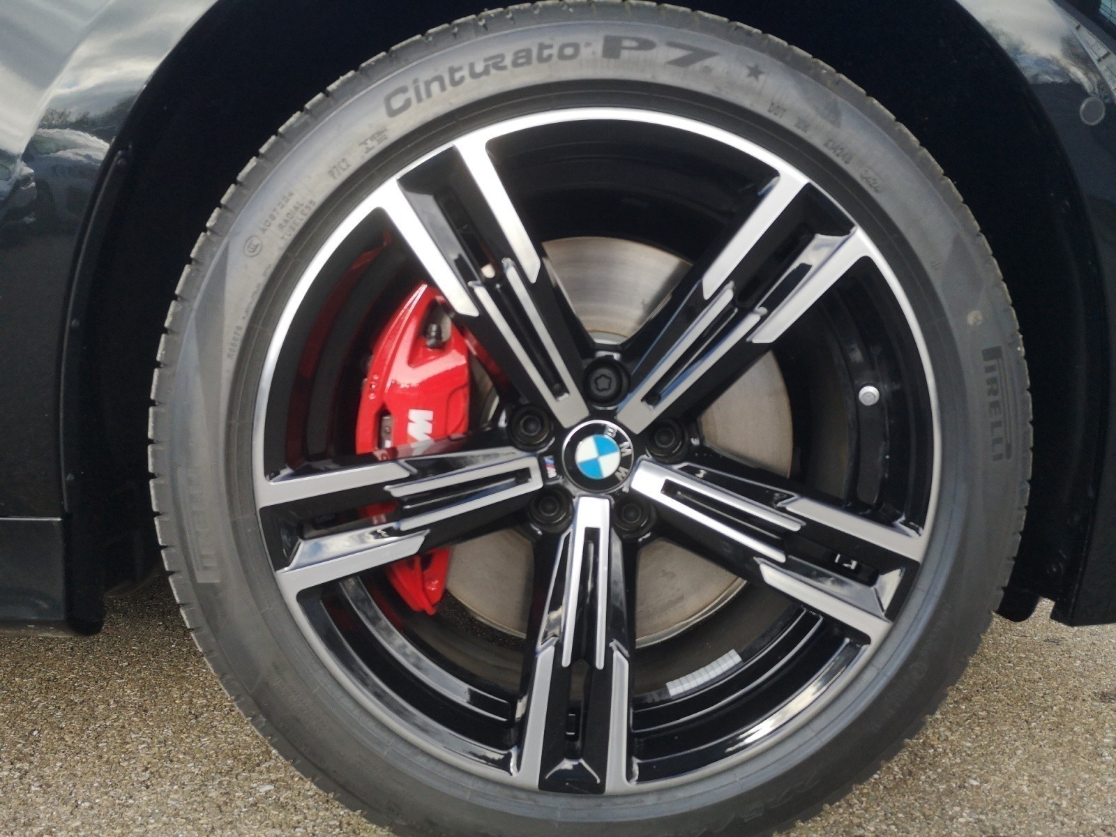 BMW - 330e Limousine