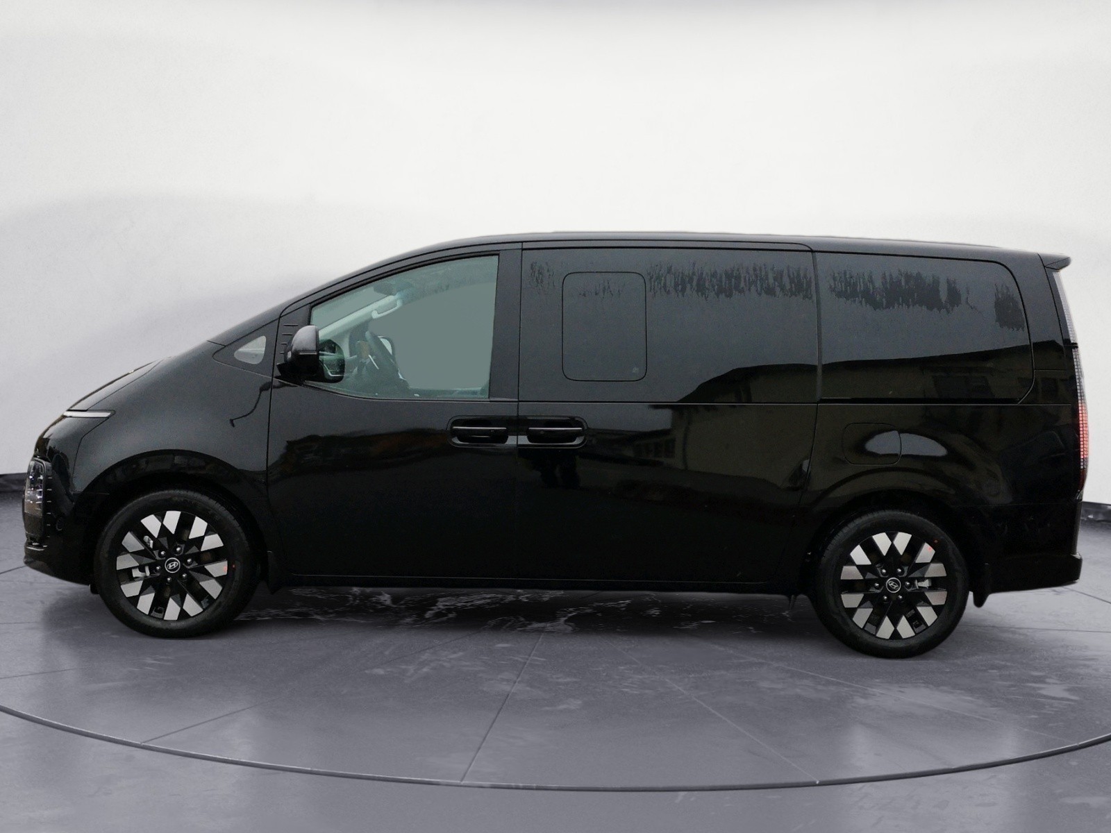 Hyundai - STARIA 7-Sitzer HEV Signature