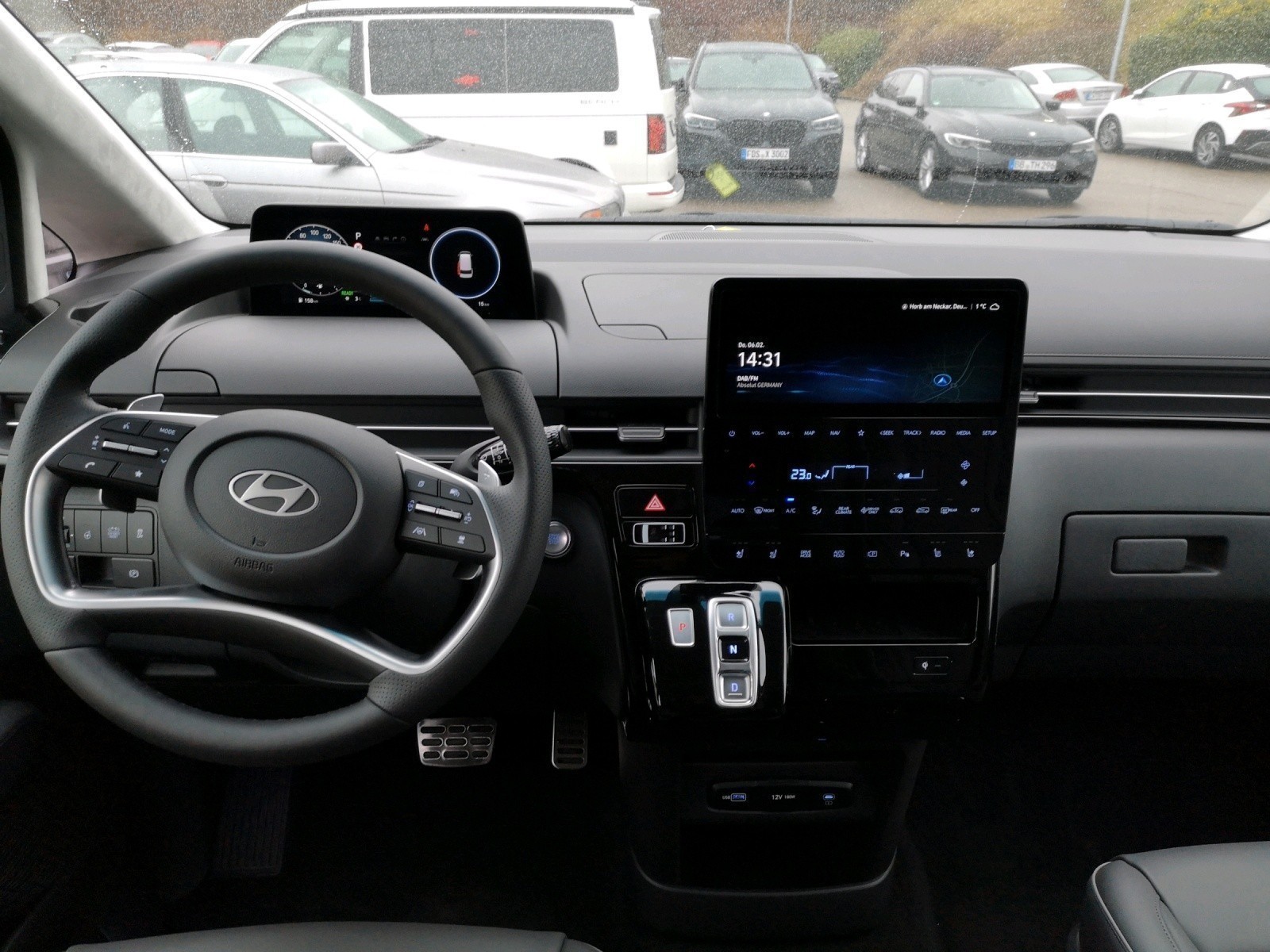 Hyundai - STARIA 7-Sitzer HEV Signature