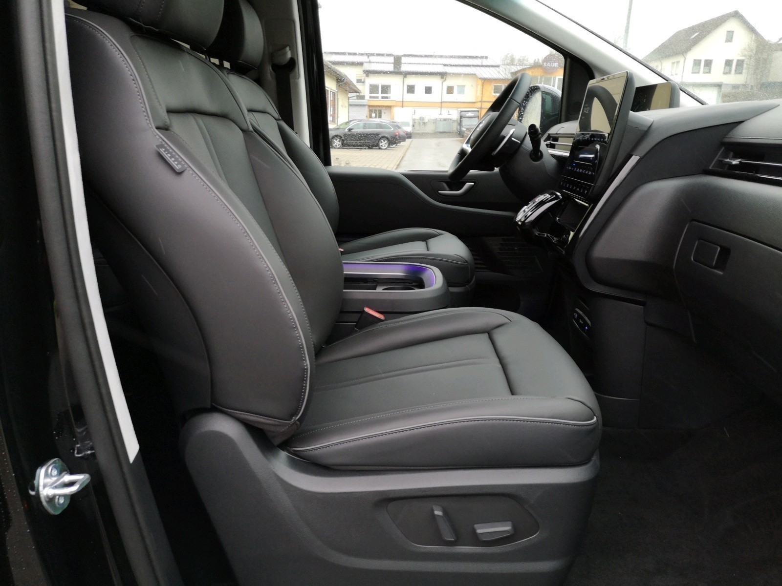 Hyundai - STARIA 7-Sitzer HEV Signature