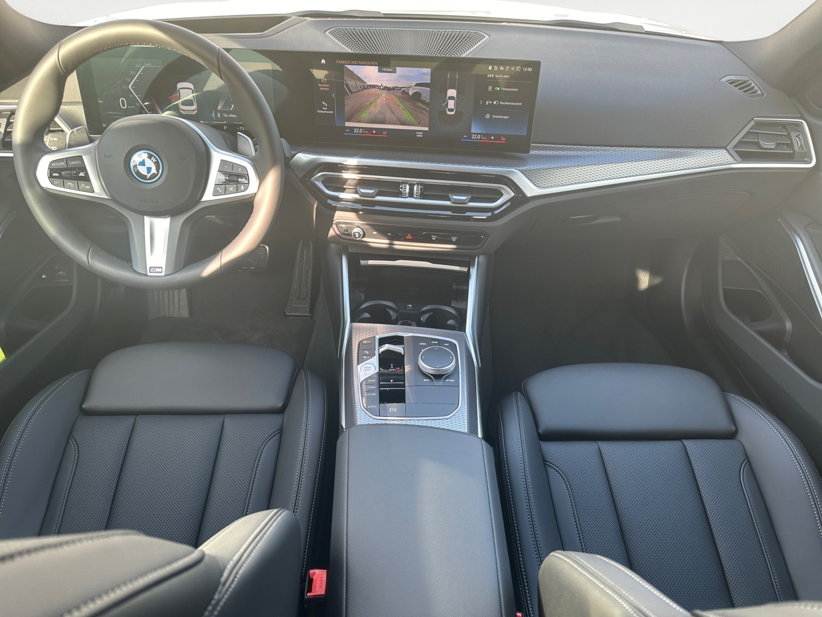 BMW - 330e xDrive Limousine