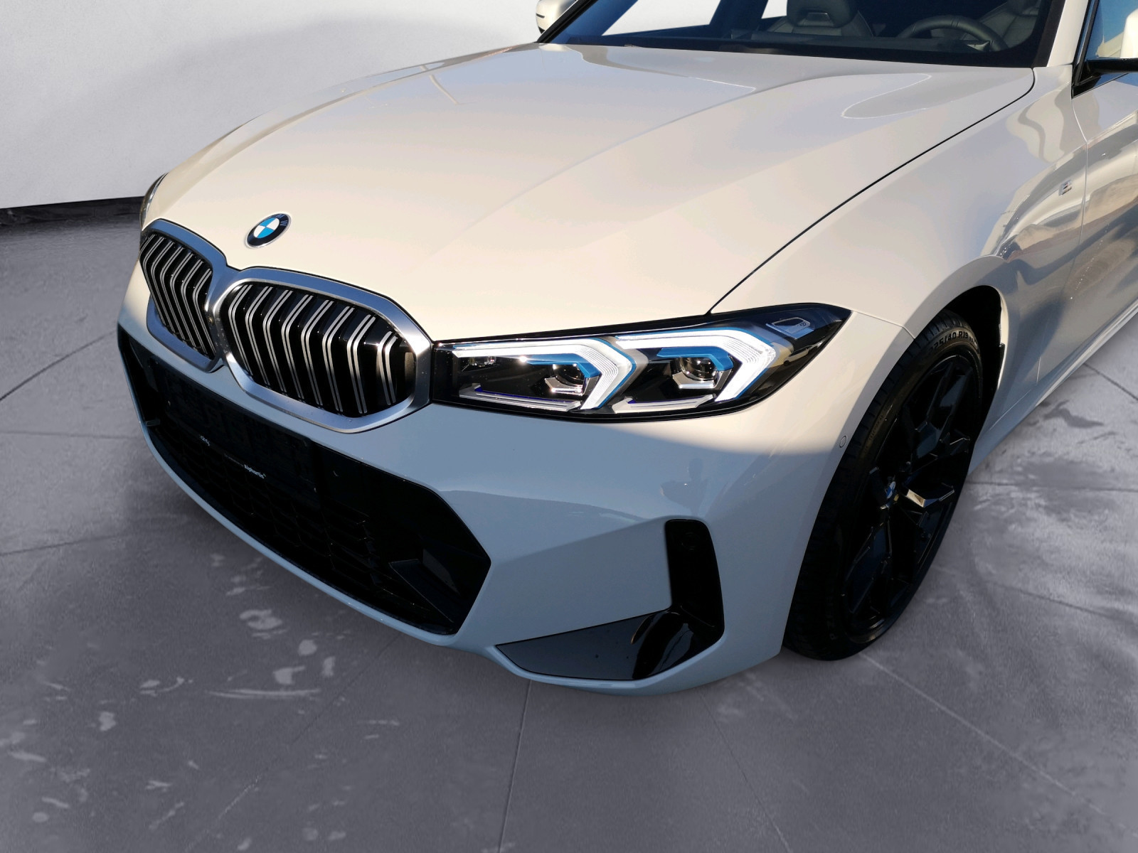 BMW - 330i xDrive Touring
