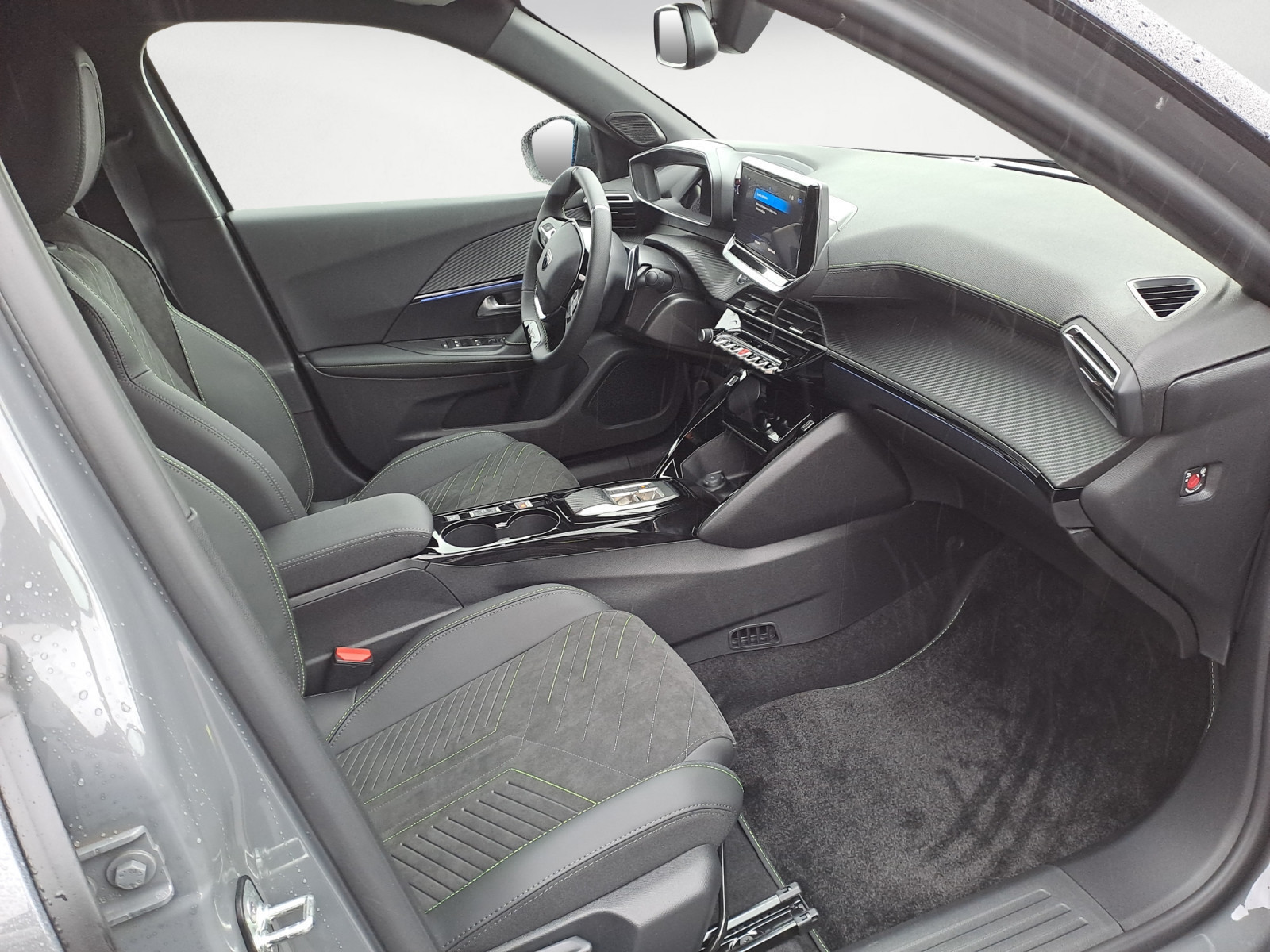 Peugeot - 2008 GT HYBRID 136 e-DSC6