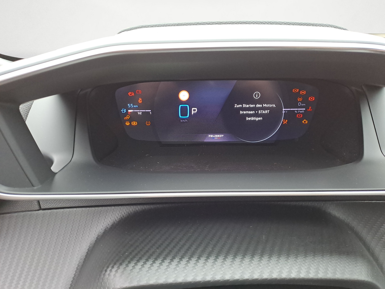 Peugeot - 2008 GT HYBRID 136 e-DSC6