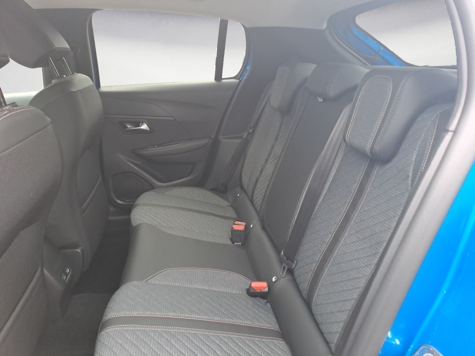 Peugeot - 208 Allure HYBRID 100 e-DSC6