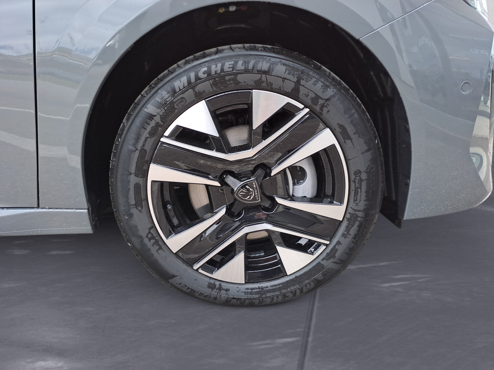 Peugeot - 208 Allure HYBRID 100 e-DSC6