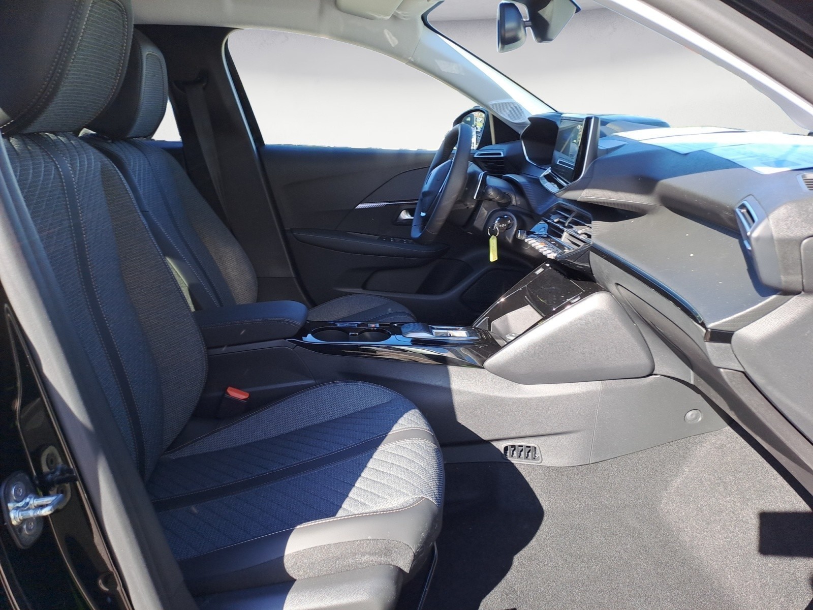 Peugeot - 208 Allure HYBRID 100 e-DSC6