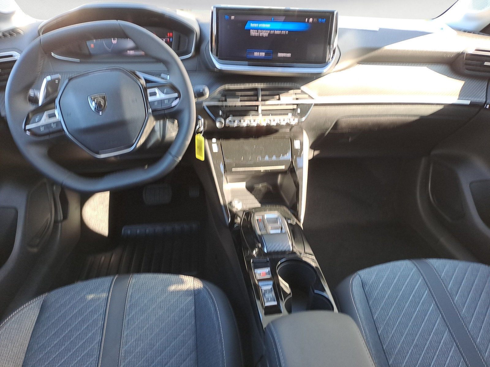 Peugeot - 208 Allure HYBRID 100 e-DSC6