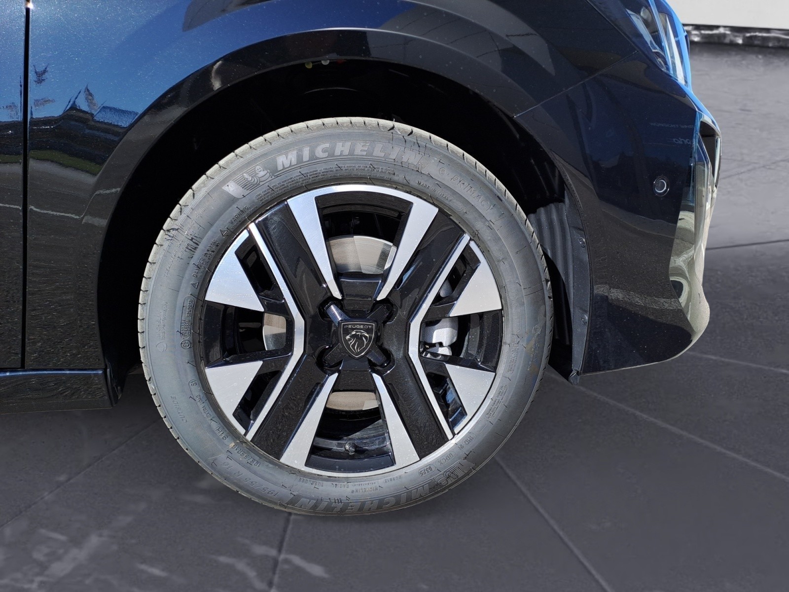 Peugeot - 208 Allure HYBRID 100 e-DSC6