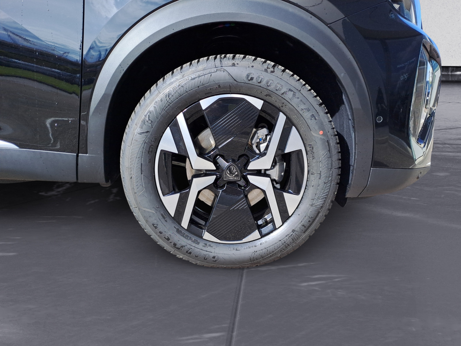 Peugeot - 2008 GT HYBRID 136 e-DSC6