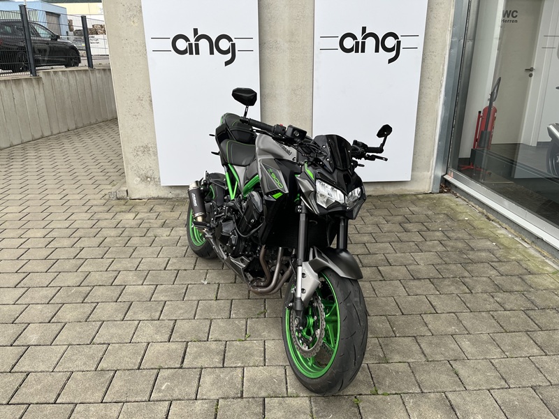 Kawasaki - Z900 mit Bodis Auspuff, Lenkerendenspiegeln uvm.