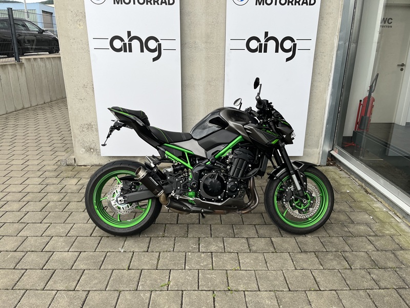 Kawasaki - Z900 mit Bodis Auspuff, Lenkerendenspiegeln uvm.