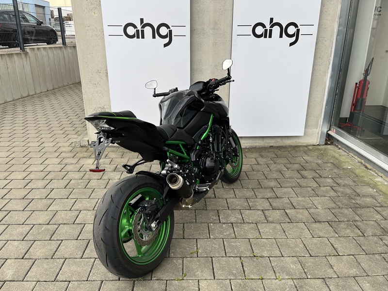 Kawasaki - Z900 mit Bodis Auspuff, Lenkerendenspiegeln uvm.