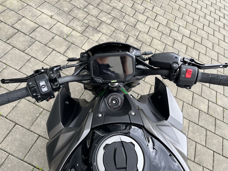 Kawasaki - Z900 mit Bodis Auspuff, Lenkerendenspiegeln uvm.