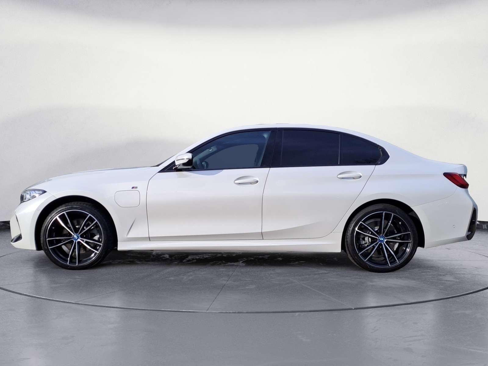 BMW - 330e xDrive Limousine