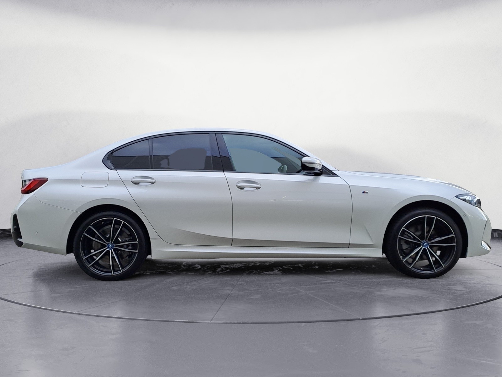 BMW - 330e xDrive Limousine