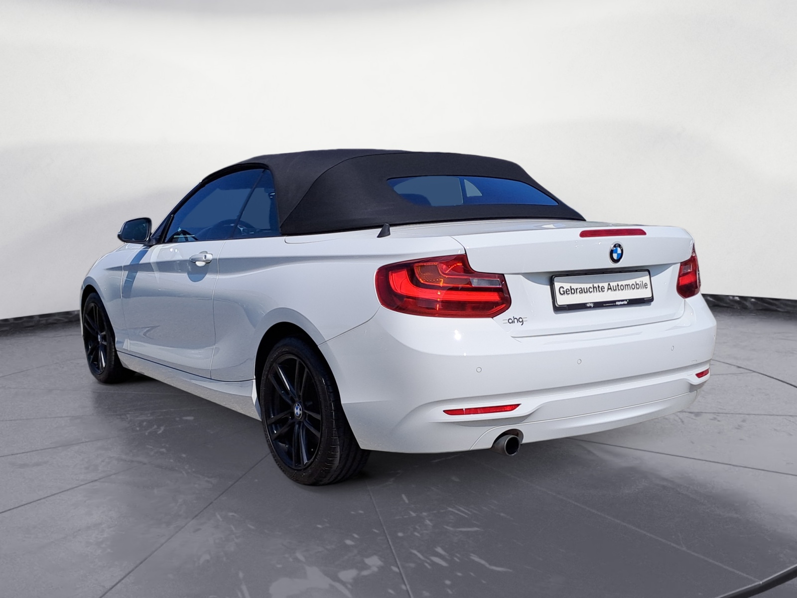 BMW - 220i Cabrio Advantage